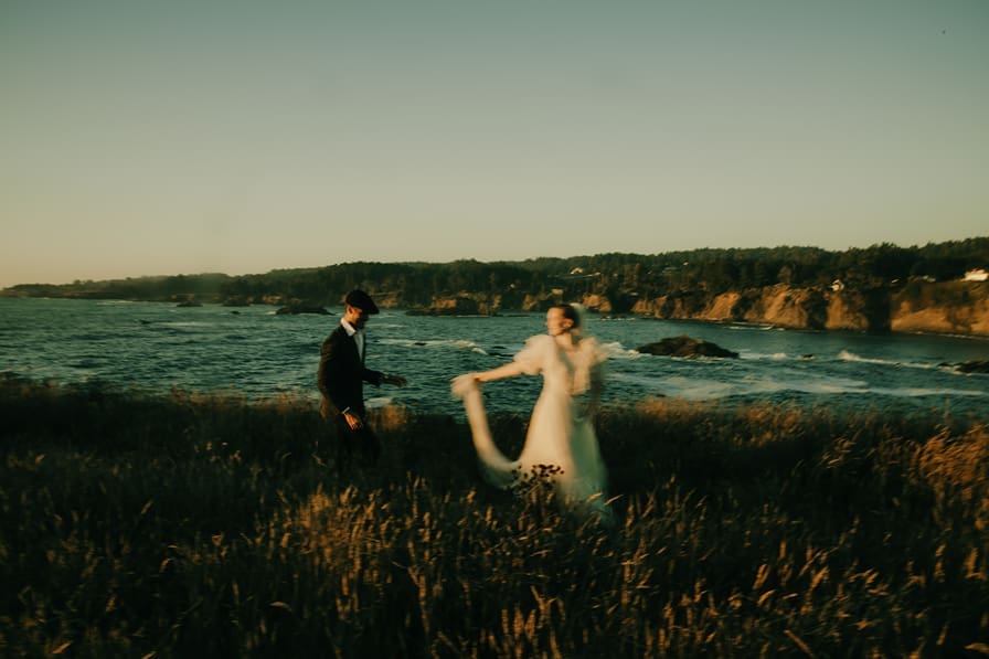 beautiful couple share intimate moments together on the stunning California coast