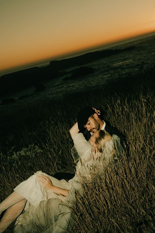 beautiful couple share intimate moments together on the stunning California coast