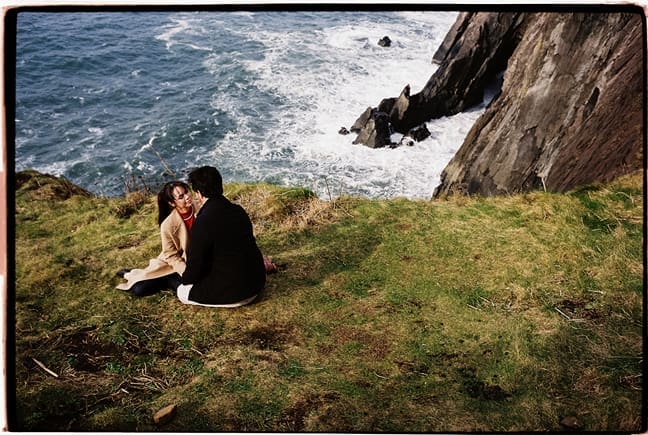 adventure couples photoshoot at the edge of the cliff!